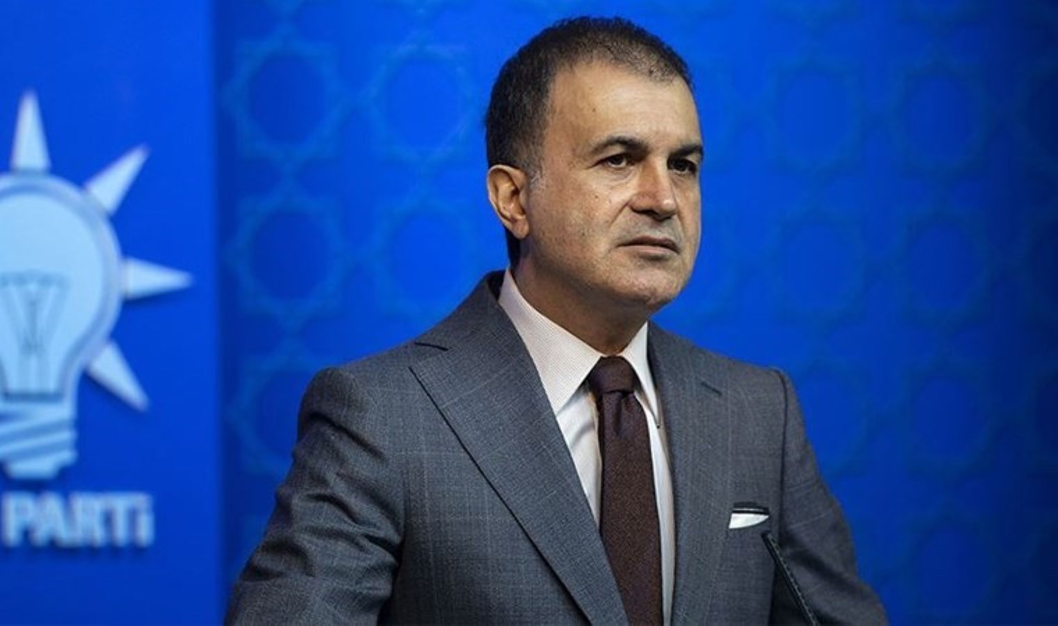 miting-biter-bitmez-hedef-aldi-akpli-omer-celikten-ozgur-ozele-sert-sozler-cumlelerini-ciddiye-alan-tek-bir-kisi-bile-yok-XXsUkP1i.jpg