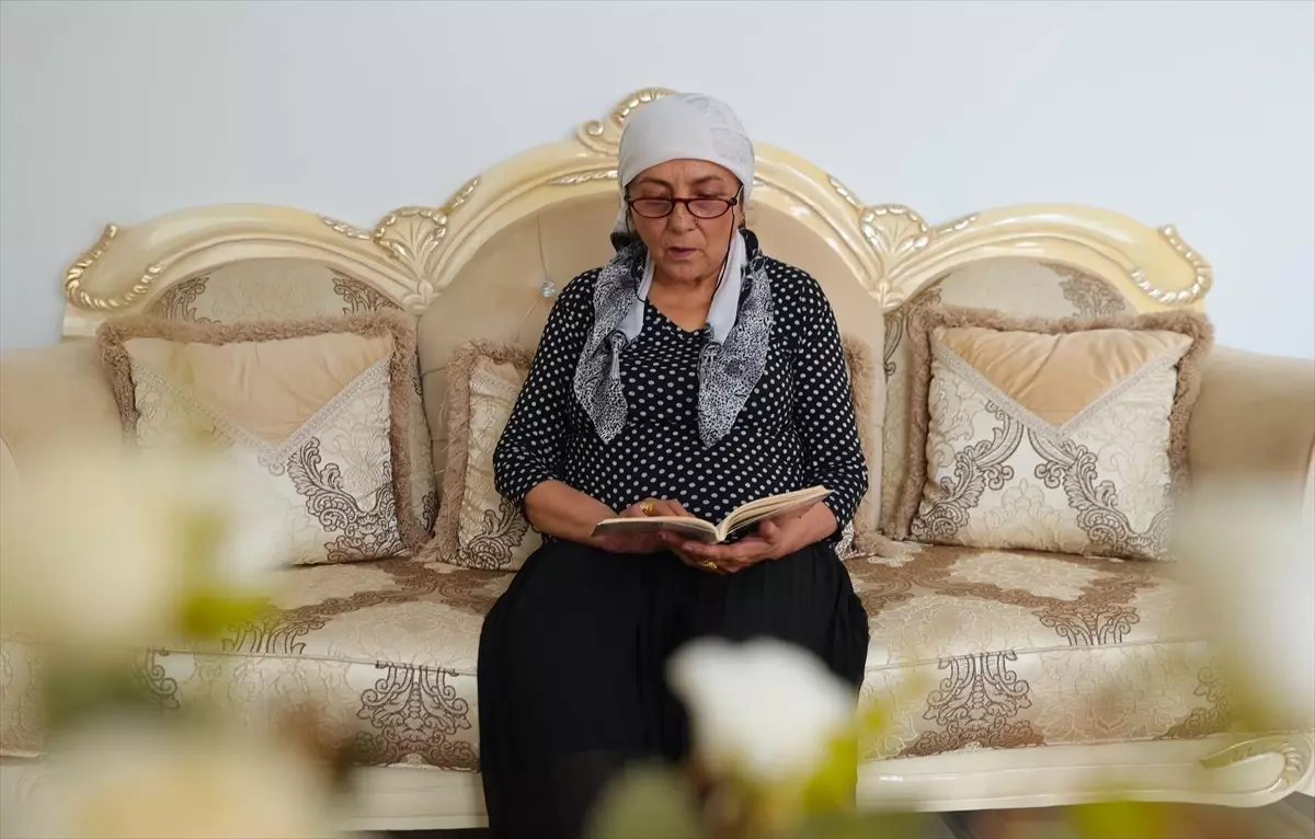 60 yasinda lise diplomasi aldi RhC6xrcW