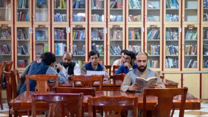 taliban kadinlar tarafindan yazilmis kitaplari mufredattan cikardi pIYOUs8g