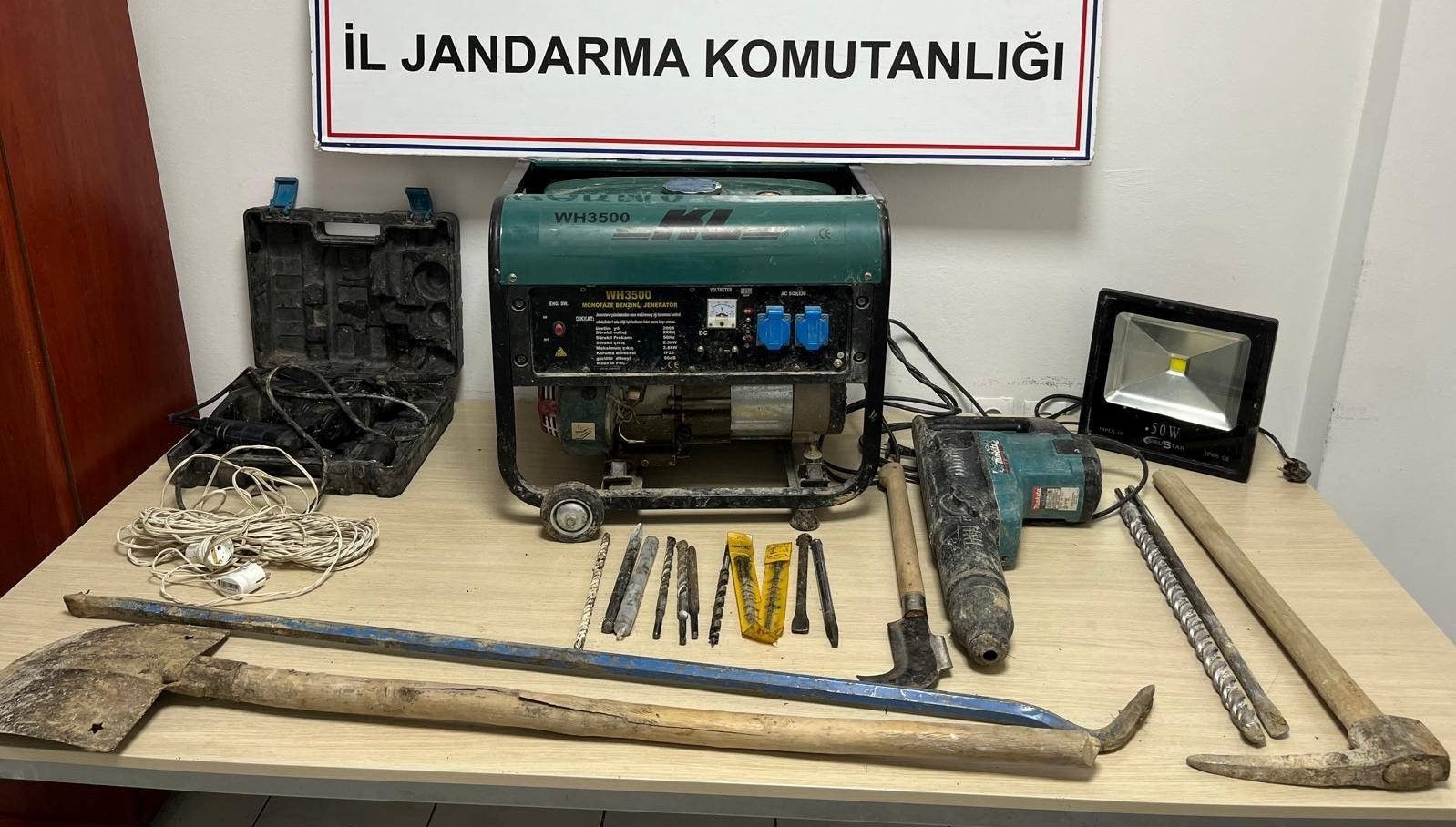 karabukte 4 kisi kacak kazi yaparken yakalandi ZXM5yU59.jpg