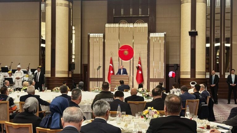 cumhurbaskani-erdogan-emek-sofrasi-bulusmasi-iftar-programinda-konustu-Cl1787qR.jpeg