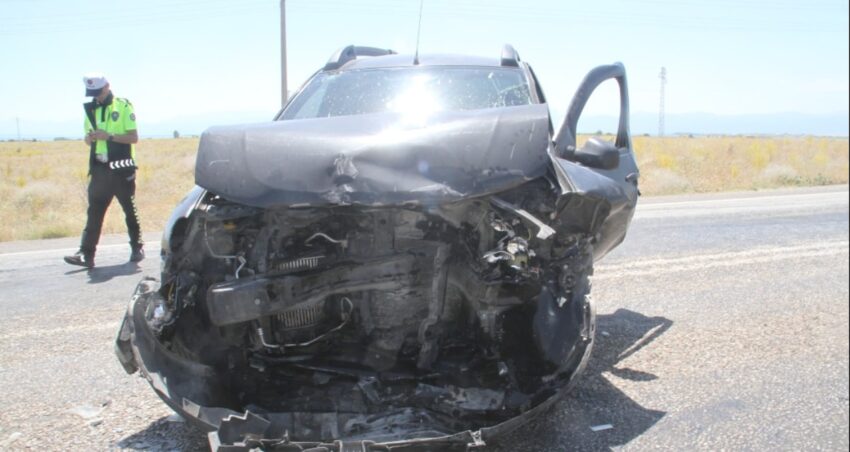 Konyada iki otomobilin carpisti 9 kisi yaralandi Rt3S6LE4